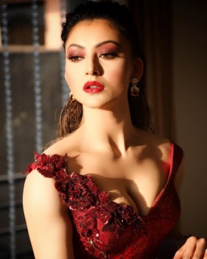 Urvashi Rautela (aka) UrvashiRautela