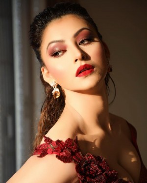 Urvashi Rautela (aka) UrvashiRautela