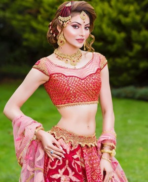 Urvashi Rautela (aka) UrvashiRautela