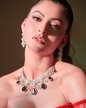 Urvashi Rautela (aka) UrvashiRautela