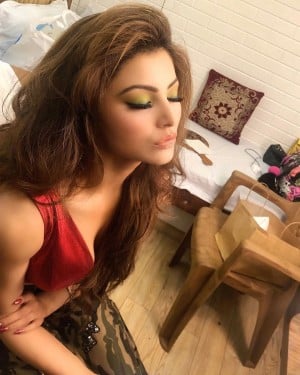 Urvashi Rautela (aka) UrvashiRautela