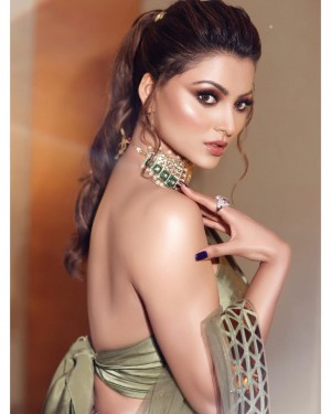 Urvashi Rautela (aka) UrvashiRautela