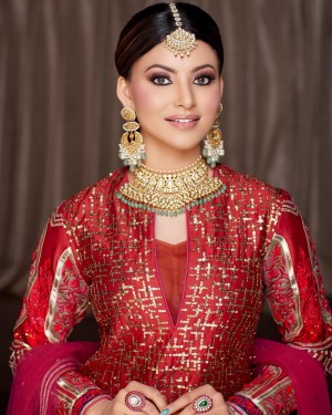 Urvashi Rautela (aka) UrvashiRautela