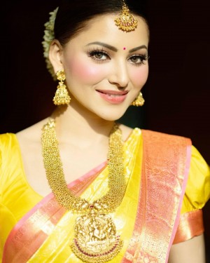 Urvashi Rautela (aka) UrvashiRautela