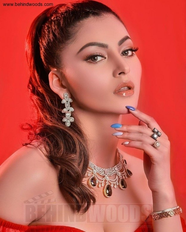 Urvashi Rautela (aka) UrvashiRautela photos stills & images