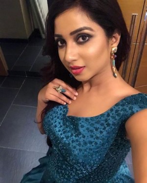 Shreya Ghoshal (aka) ShreyaGhoshal