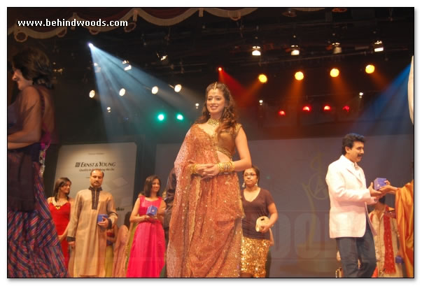 Lakshmi Rai sizzles on the ramp - Images