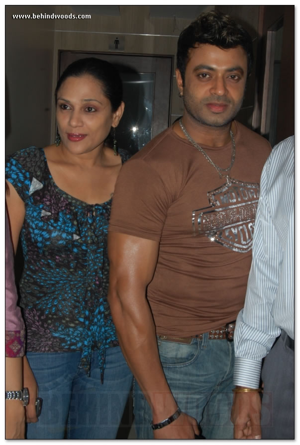 Star couples launch gym - images