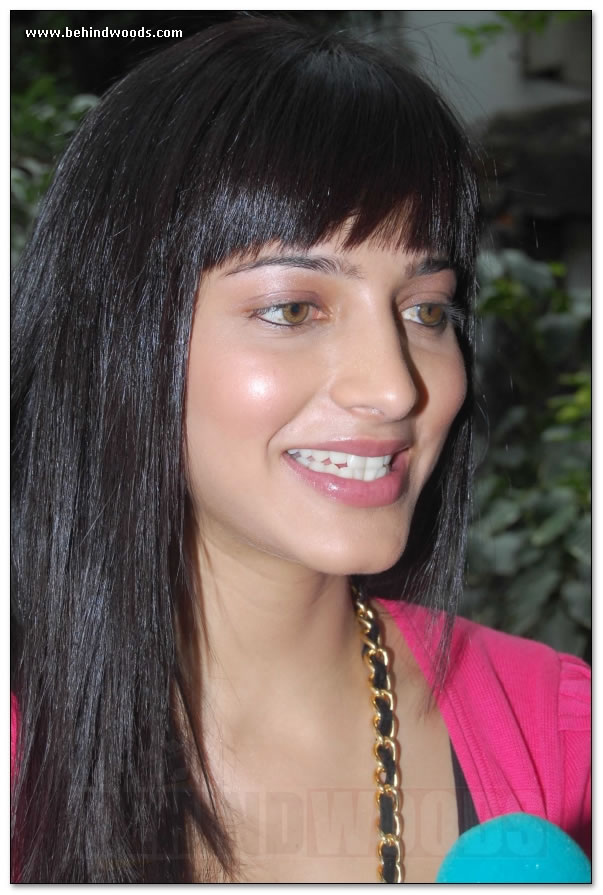 Shruti Haasan Press Meet - Images - Behindwoods.com - Tamil Event ...