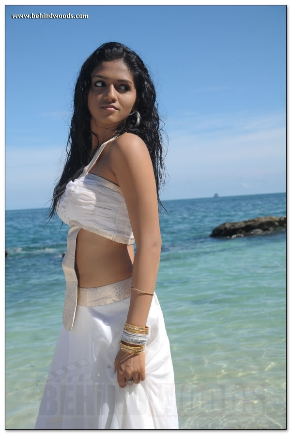 Yathumaagi Movie - Images