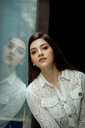 Mehreen Pirzada (aka) Mehrene Kaur Pirzada