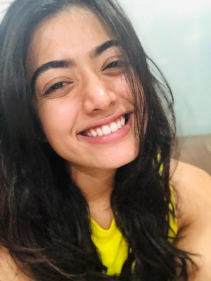 Rashmika Mandanna (aka) RashmikaMandanna