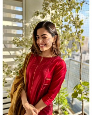 Rashmika Mandanna (aka) RashmikaMandanna