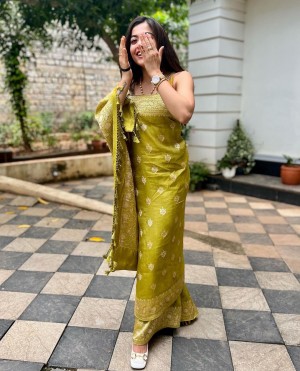 Rashmika Mandanna (aka) RashmikaMandanna