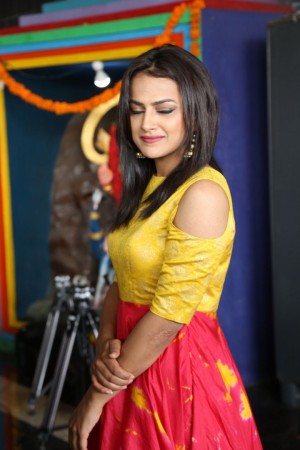 Shraddha Srinath (aka) Shradha Srinath