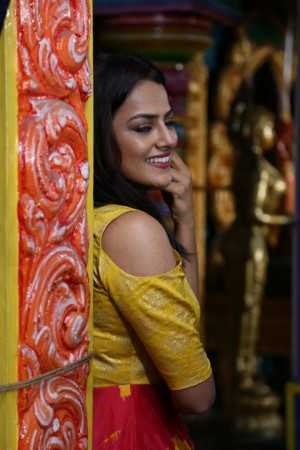 Shraddha Srinath (aka) Shradha Srinath