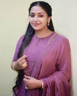 Anu Sithara (aka) Anu Sitharaa