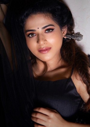 Iswarya Menon (aka) Iswaryaa Menon