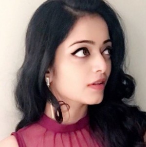 Janani Iyer (aka) Janani