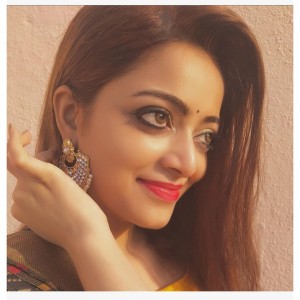 Janani Iyer (aka) Janani