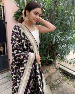 Janani Iyer (aka) Janani