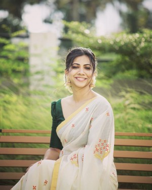 Madonna Sebastian (aka) MadonnaSebastian