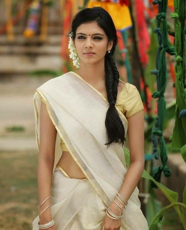 Malavika Mohanan Saree Stills | Saree photoshoot, Indian beauty, Indian  fashion