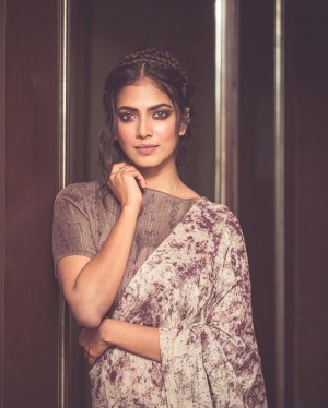 Malavika Mohanan (aka) MalavikaMohanan