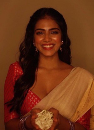 Malavika Mohanan (aka) MalavikaMohanan