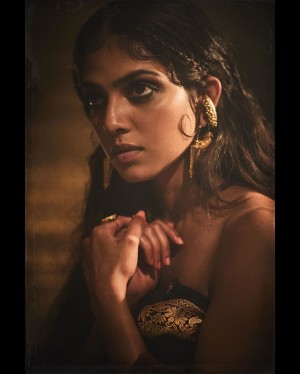 Malavika Mohanan (aka) MalavikaMohanan