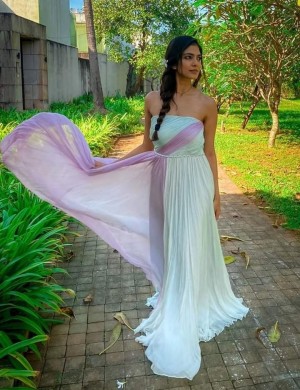 Malavika Mohanan (aka) MalavikaMohanan