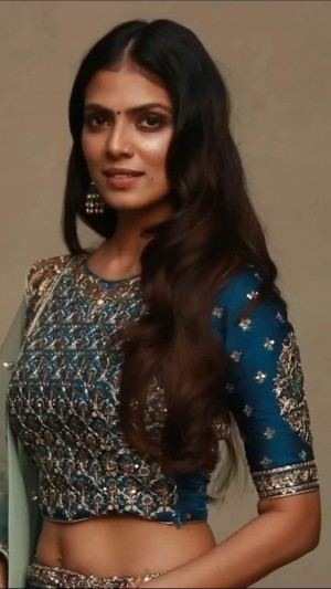 Malavika Mohanan (aka) MalavikaMohanan