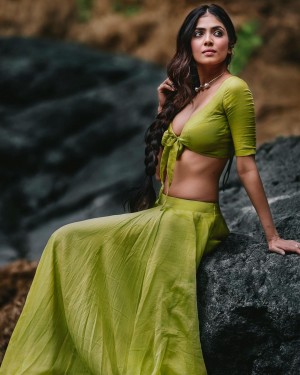 Malavika Mohanan (aka) MalavikaMohanan