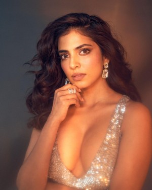 Malavika Mohanan (aka) MalavikaMohanan