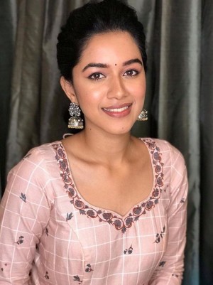 Mirnalini Ravi (aka) Mrinalini