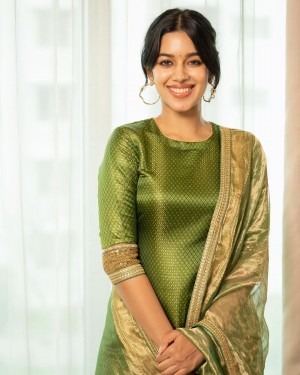 Mirnalini Ravi (aka) Mrinalini