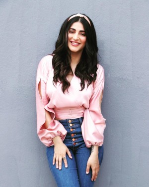 Shruti Haasan (aka) Shruti Hasan