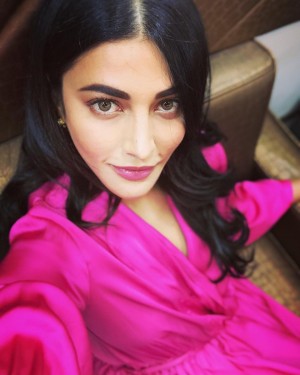 Shruti Haasan (aka) Shruti Hasan