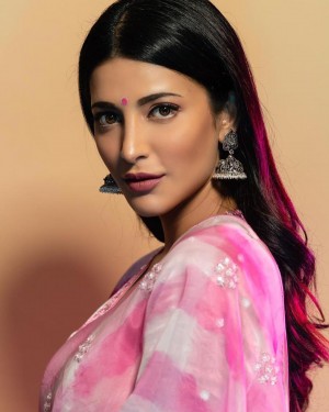 Shruti Haasan (aka) Shruti Hasan