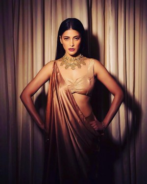 Shruti Haasan (aka) Shruti Hasan