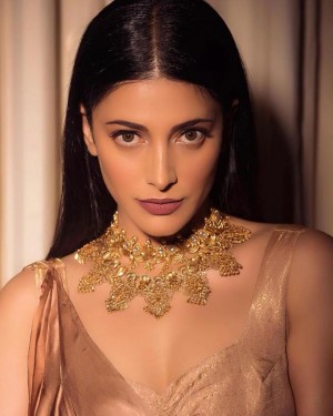 Shruti Haasan (aka) Shruti Hasan