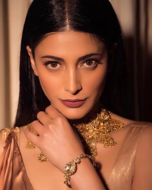 Shruti Haasan (aka) Shruti Hasan