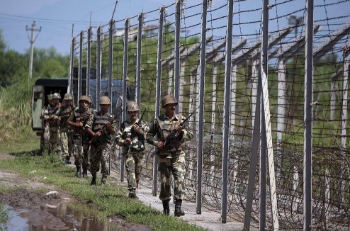 Chinese forces and Indian Army fight over border violation - News Shots