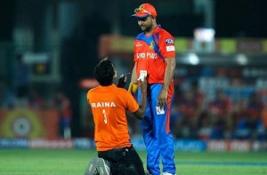 Fan interrupts IPL match to get Raina’s autograph