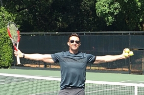 Hugh Jackman accepts Federer's challenge for a tennis match