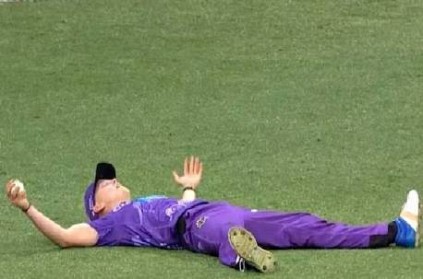 Fielder Takes Brilliant Reflex Catch After Misjudging Ball In BBL