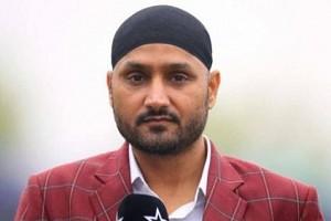 Fan Asks Harbhajan Singh to Choose Between CSK and MI; He Responds!