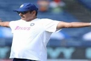 Viral: Ravi Shastri's "Titanic" Pose During Practice Session Make Fans Come Up With Best Meme