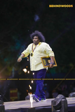 Yogi Babu (aka) YogiBabu