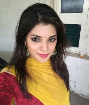 Aathmika (aka) Aathmika Actress